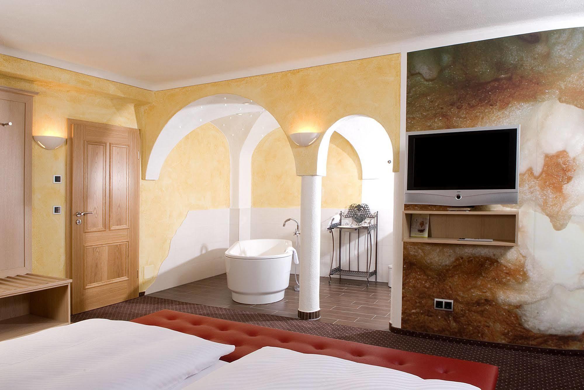 Hotel & Brauereigasthof Drei Kronen 멤멜스도르프 외부 사진