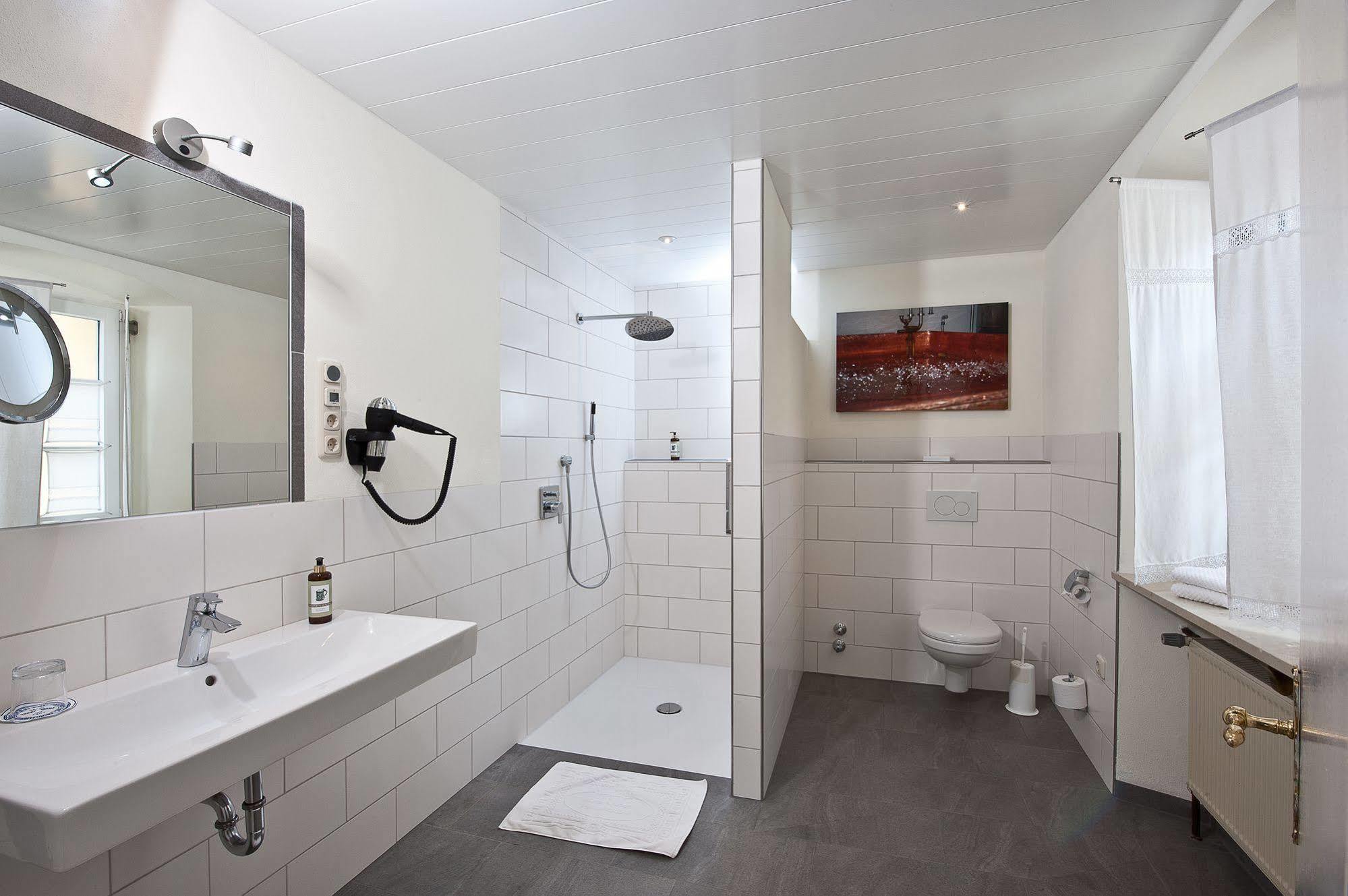 Hotel & Brauereigasthof Drei Kronen 멤멜스도르프 외부 사진