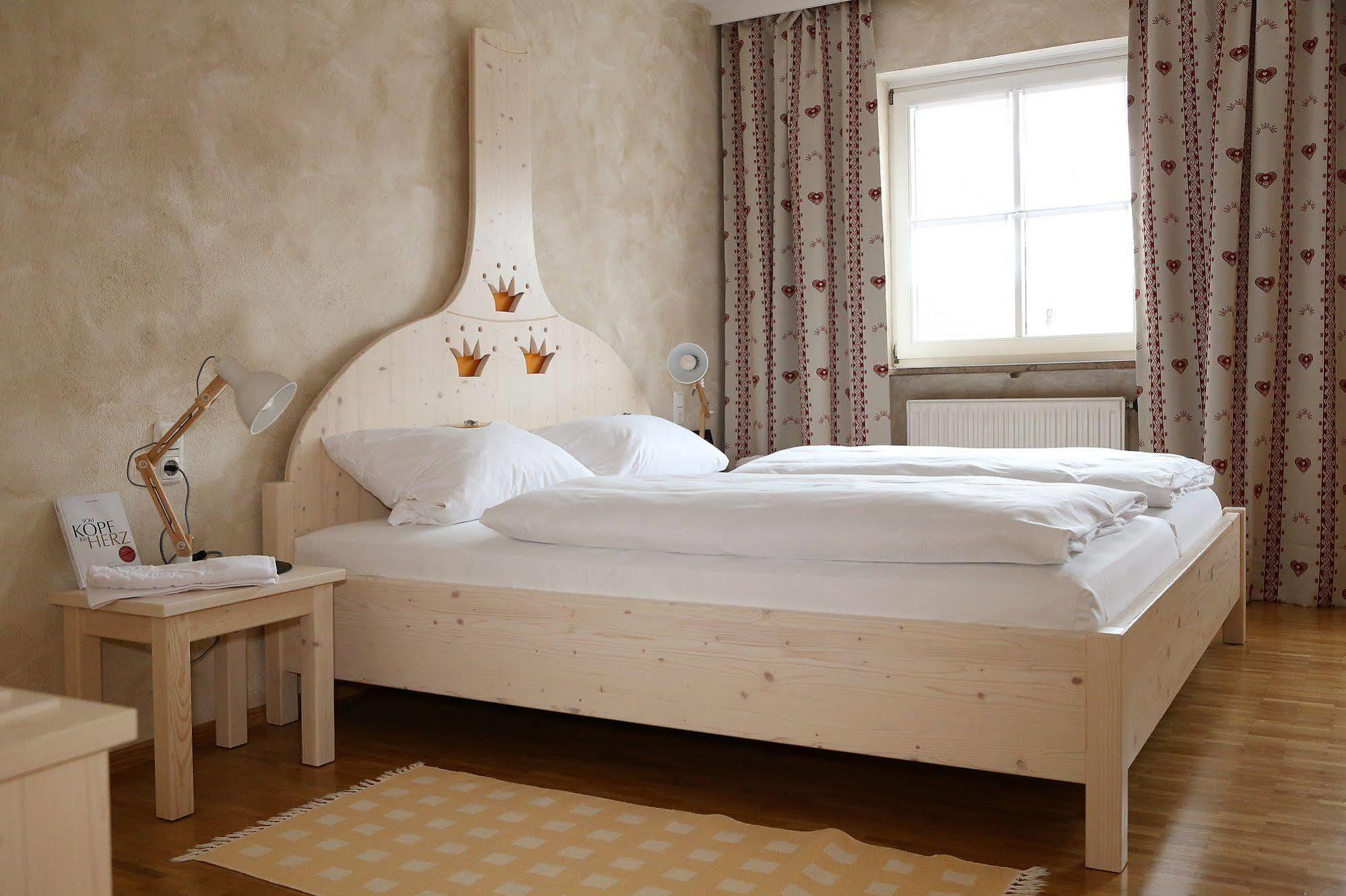 Hotel & Brauereigasthof Drei Kronen 멤멜스도르프 외부 사진