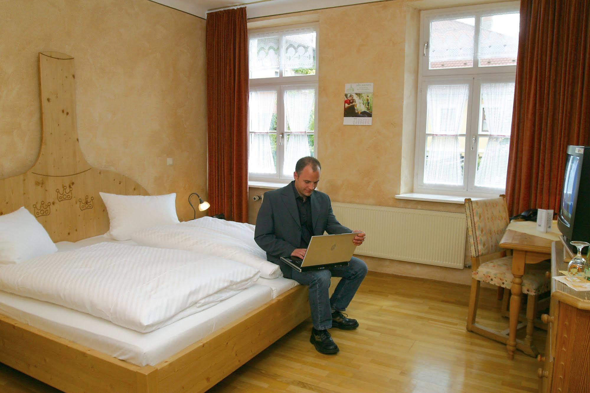 Hotel & Brauereigasthof Drei Kronen 멤멜스도르프 외부 사진