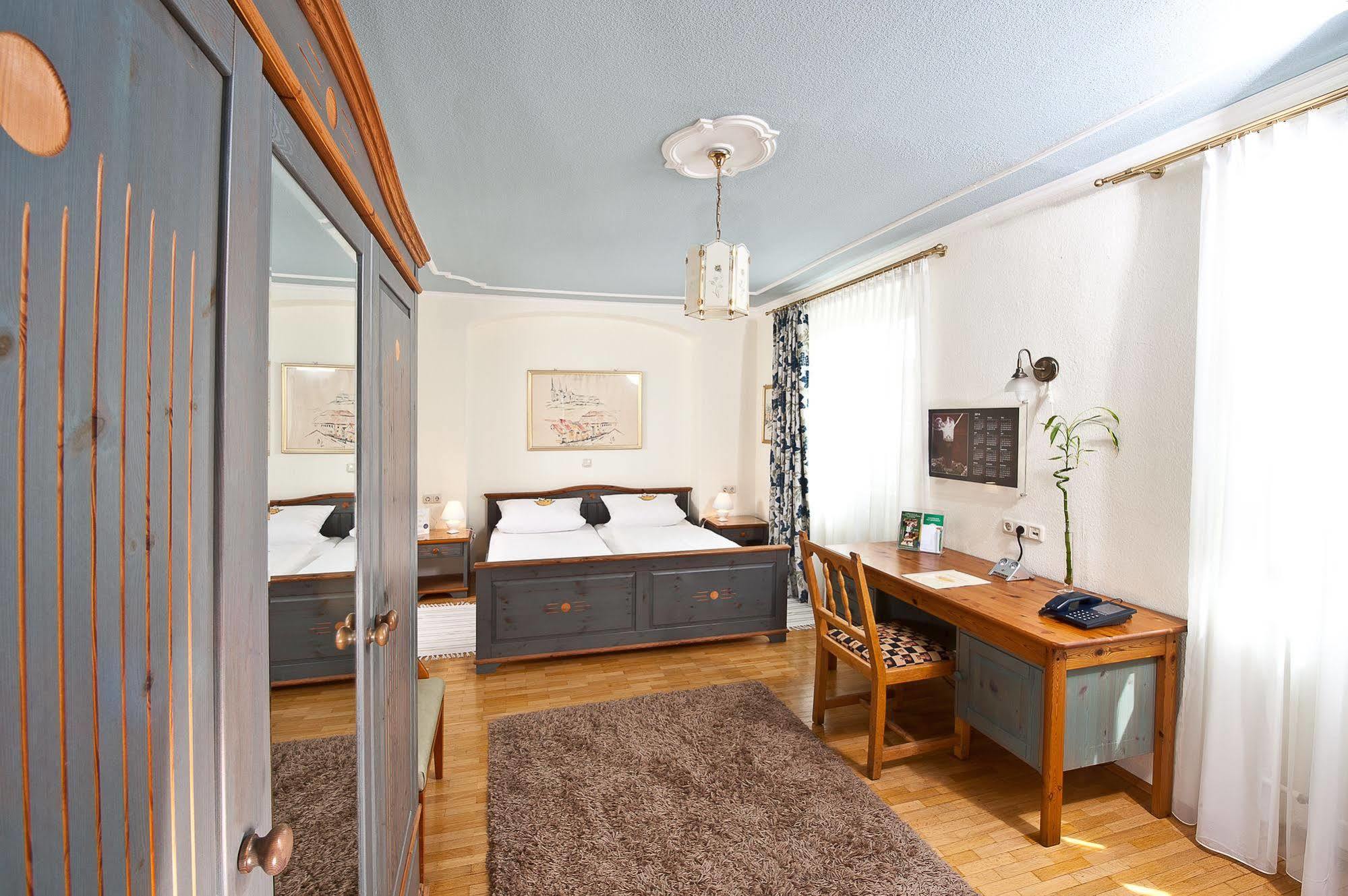 Hotel & Brauereigasthof Drei Kronen 멤멜스도르프 외부 사진